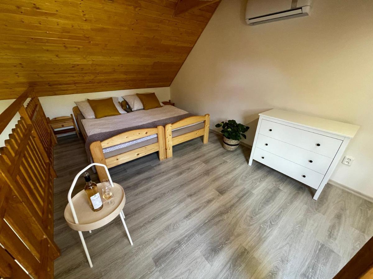 Vinny Sklep U Mna Mutěnice Exterior foto