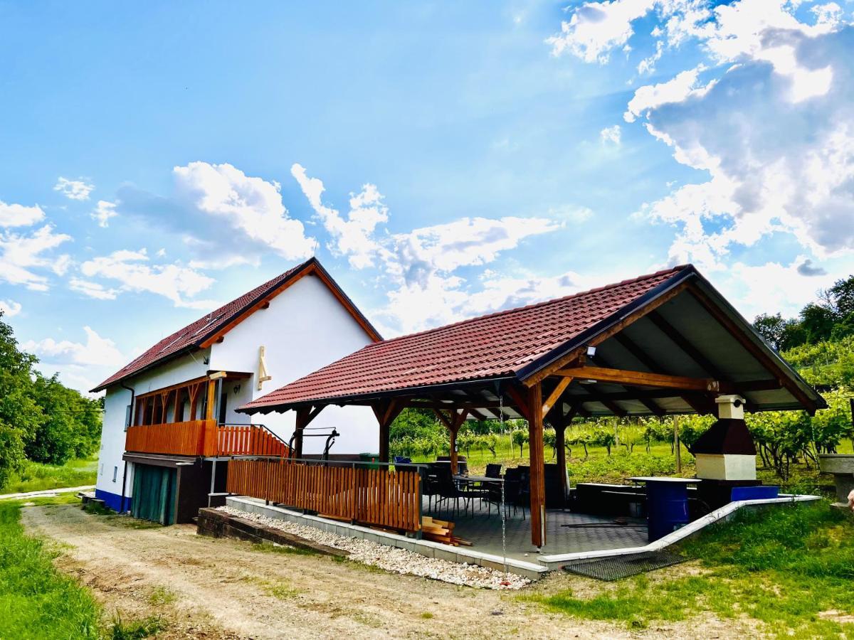 Vinny Sklep U Mna Mutěnice Exterior foto