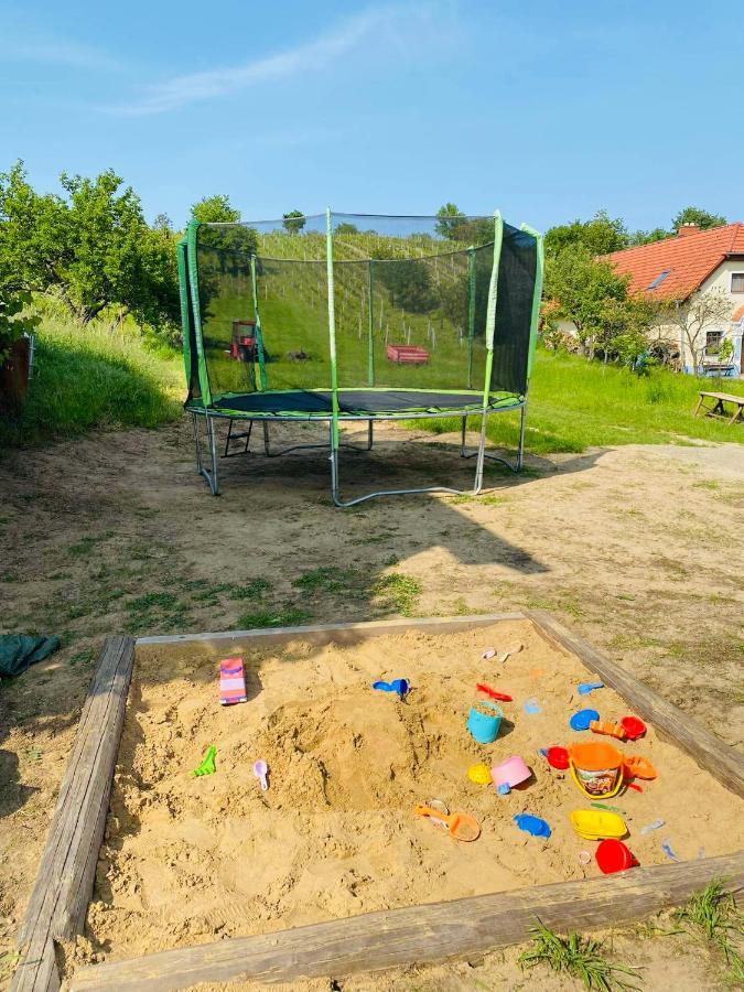 Vinny Sklep U Mna Mutěnice Exterior foto