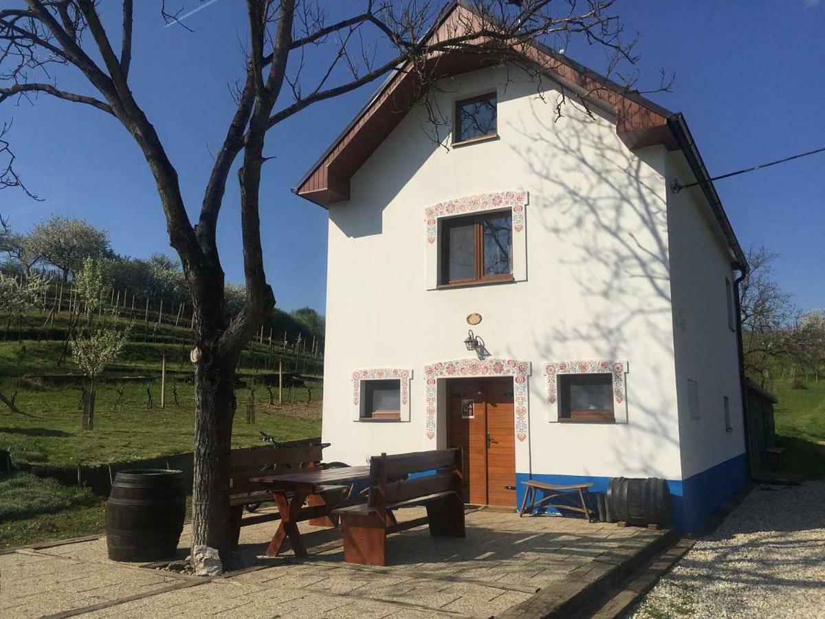 Vinny Sklep U Mna Mutěnice Exterior foto